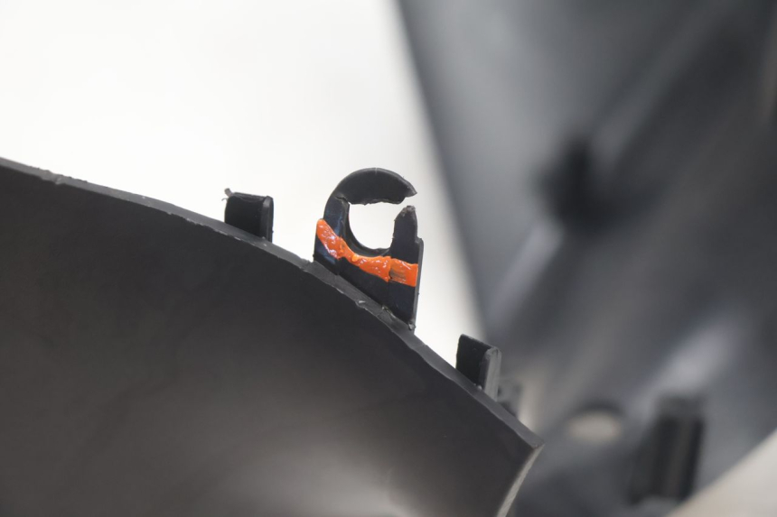 photo de TAPA MANILLAR TRASERO PIAGGIO ZIP IGET 4T 50 (2021 - 2023) - Detalles de los puntos de fijación