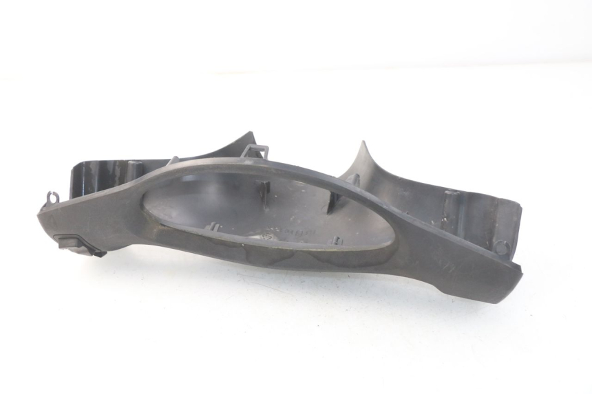photo de CUBIERTA DEL MANILLAR DEL INTERRUPTOR DE LUCES. PIAGGIO FLY 2T 50 (2004 - 2017) - Detalles de los puntos de fijación