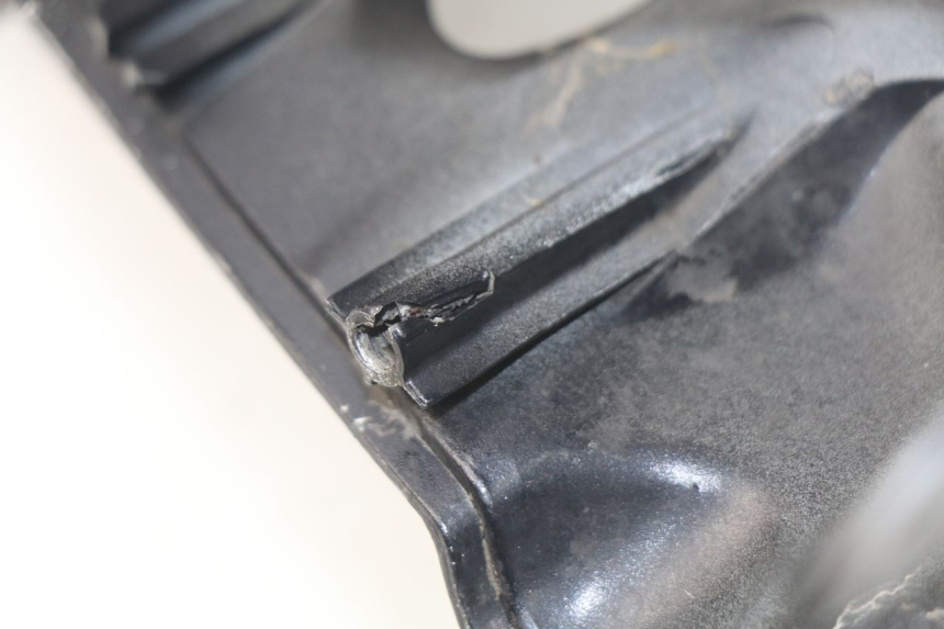 photo de TAPA MANILLAR CONMUTADOR PIAGGIO FLY IE 125 (2012 - 2017) - Características distintivas