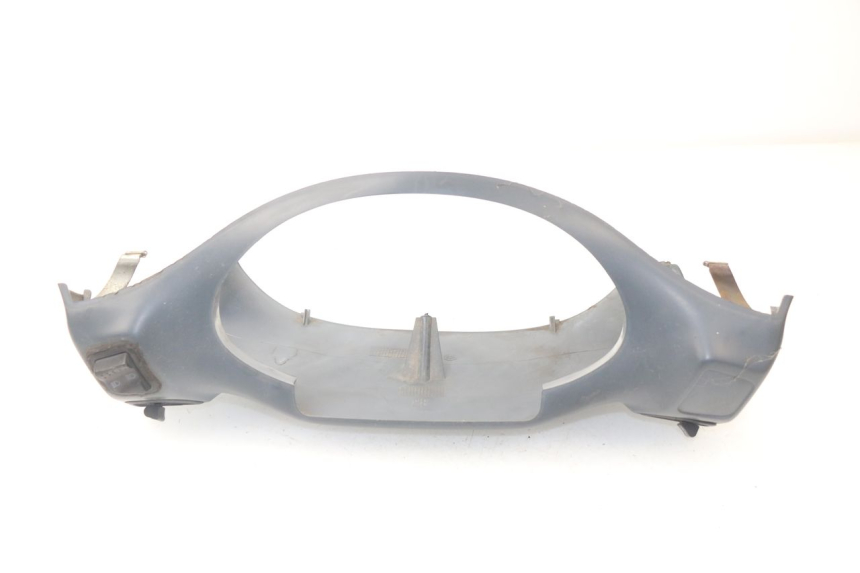 photo de TAPA MANILLAR CONMUTADOR PIAGGIO HEXAGON LX4 125 (1998 - 2001) - Detalles de los puntos de fijación