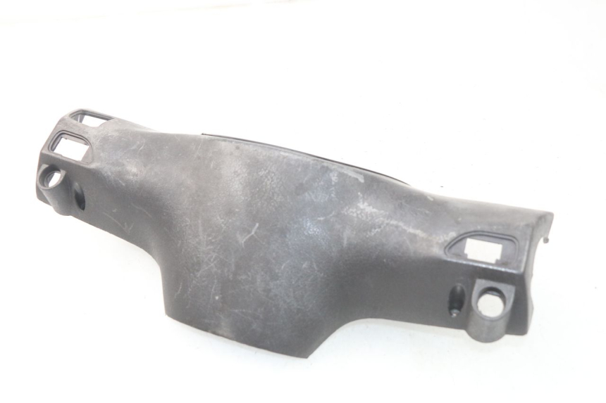 photo de TAPA MANILLAR CONMUTADOR PIAGGIO LIBERTY 4T 50 (2009 - 2015) - Detalles de los puntos de fijación