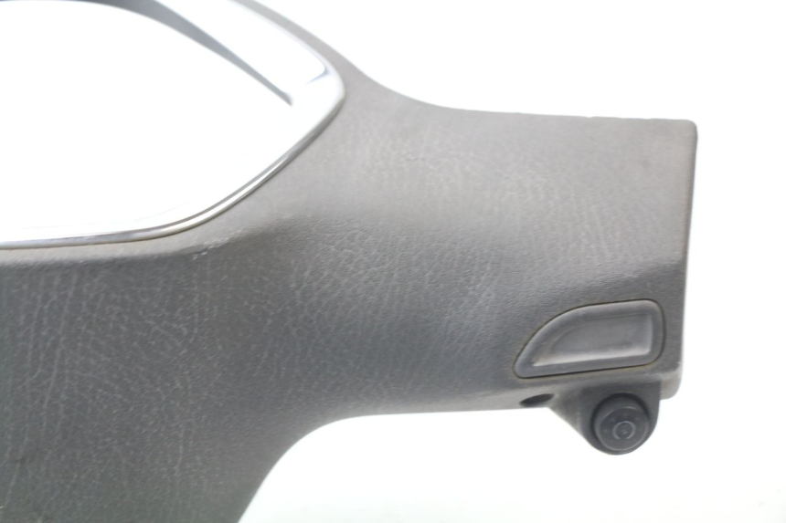 photo de TAPA MANILLAR CONMUTADOR PIAGGIO LIBERTY 125 (2009 - 2013) - Detalles de los puntos de fijación