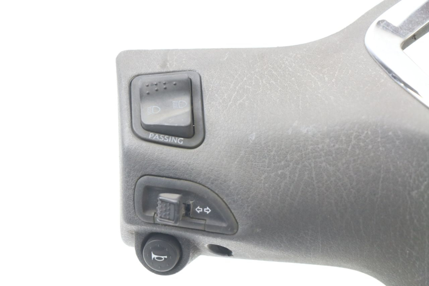 photo de TAPA MANILLAR CONMUTADOR PIAGGIO LIBERTY 125 (2009 - 2013) - Estado de la superficie y material