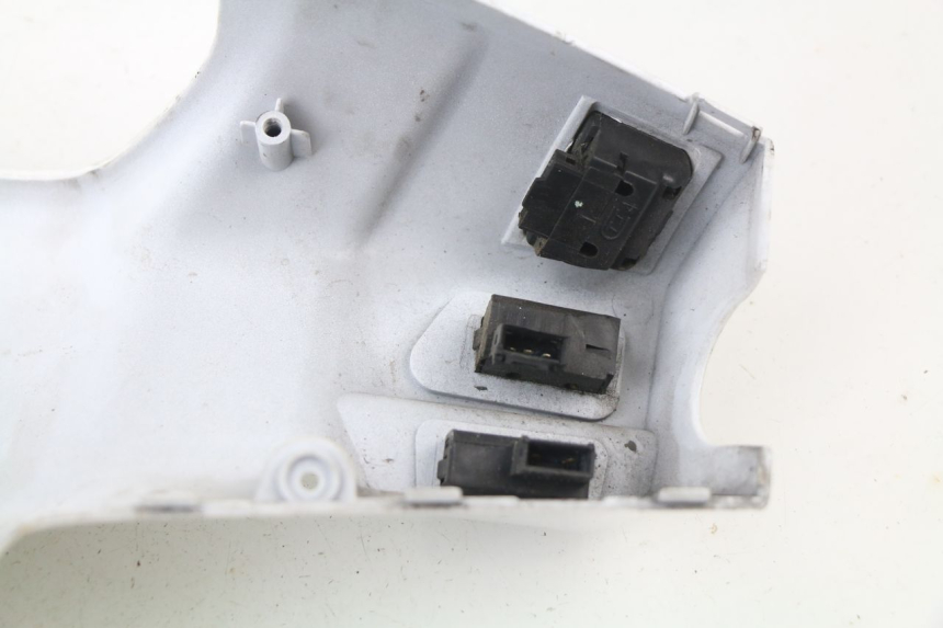 photo de TAPA MANILLAR CONMUTADOR KYMCO LIKE 2T 50 (2009 - 2018) - Zoom estado de uso