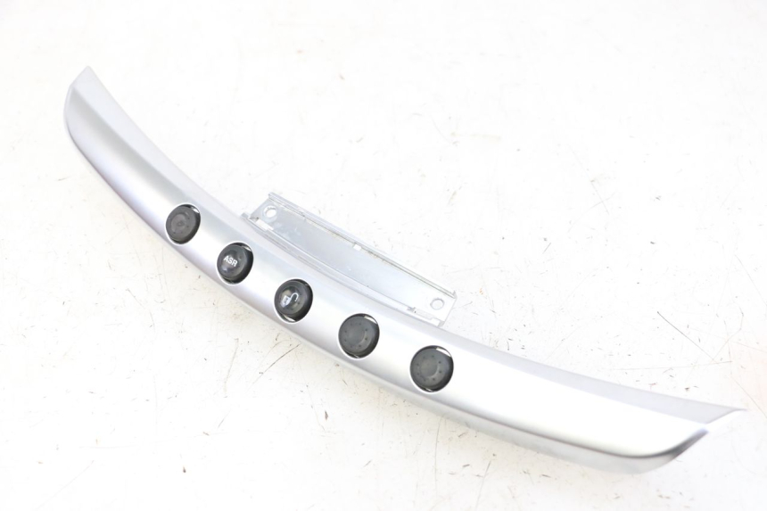 photo de TAPA MANILLAR CONMUTADOR PIAGGIO MP3 500 (2014 - 2017) - Detalles de los puntos de fijación