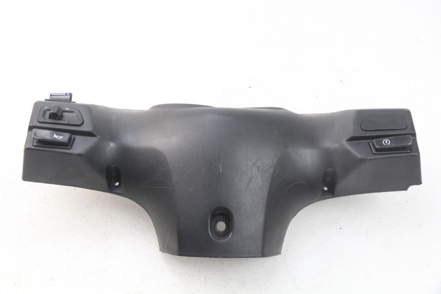 photo de TAPA MANILLAR CONMUTADOR SYM ORBIT 2 4T 50 (2018 - 2022) - Detalle de la pieza