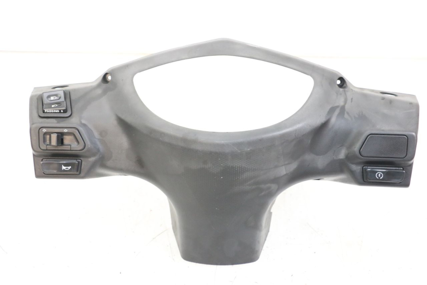 photo de CUBIERTA DEL MANILLAR DEL INTERRUPTOR DE LUCES. SYM ORBIT III 3 4T 50 (2018 - 2021) - Vista principal