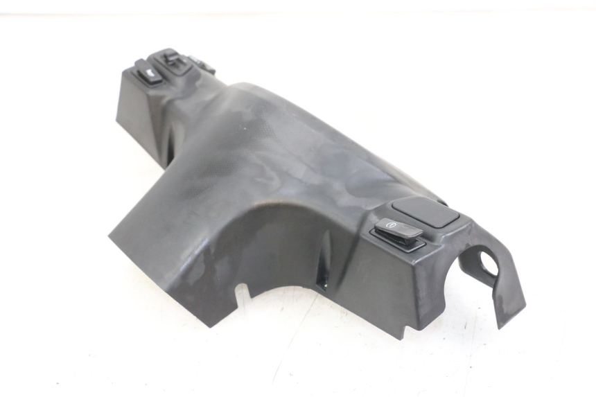 photo de CUBIERTA DEL MANILLAR DEL INTERRUPTOR DE LUCES. SYM ORBIT III 3 4T 50 (2018 - 2021) - Zoom estado de uso