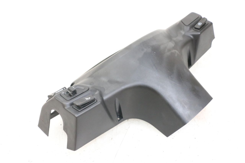 photo de CUBIERTA DEL MANILLAR DEL INTERRUPTOR DE LUCES. SYM ORBIT III 3 4T 50 (2018 - 2021) - Otra perspectiva