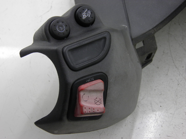 photo de TAPA MANILLAR CONMUTADOR PIAGGIO X8 STREET 125 (2006 - 2007) - Detalle de la pieza
