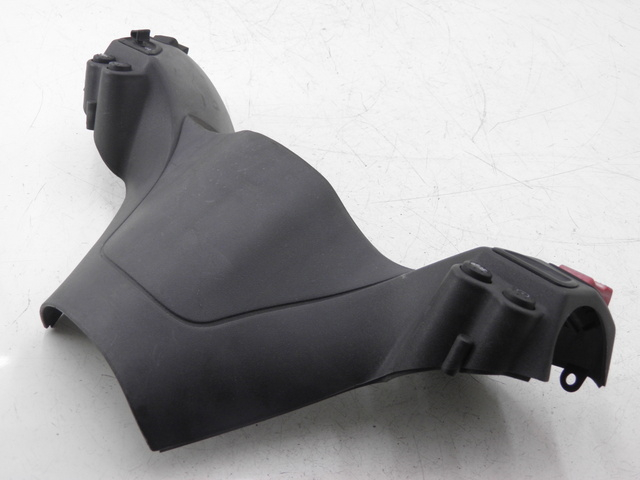 photo de TAPA MANILLAR CONMUTADOR PIAGGIO X8 STREET 125 (2006 - 2007) - Primer plano técnico