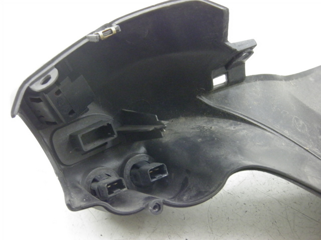 photo de TAPA MANILLAR CONMUTADOR PIAGGIO X8 STREET 125 (2006 - 2007) - Detalles de los puntos de fijación