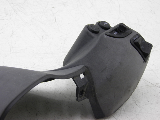 photo de TAPA MANILLAR CONMUTADOR PIAGGIO X8 STREET 125 (2006 - 2007) - Estado de la superficie y material