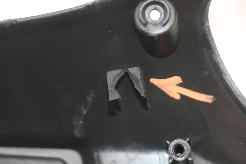 photo de TAPA MANILLAR CONMUTADOR PEUGEOT TWEET 125 (2018 - 2021) - Otra vista del artículo