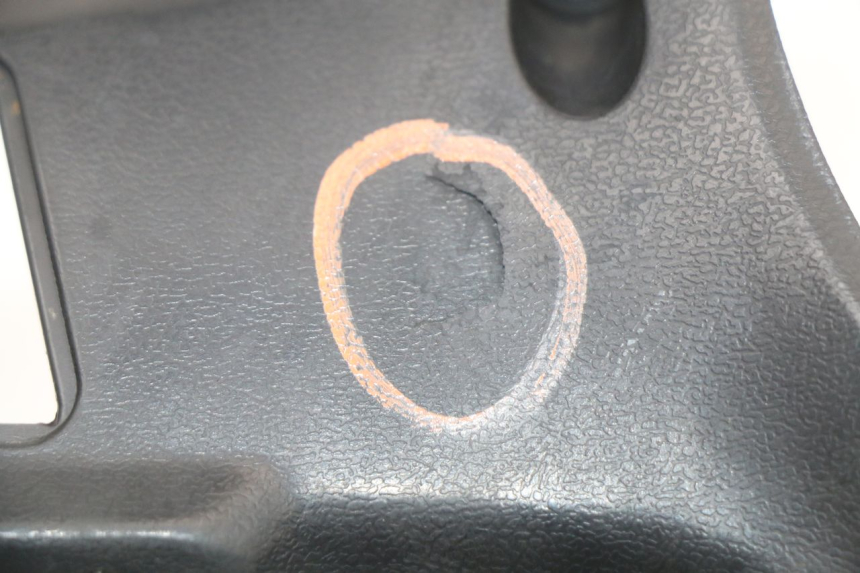 photo de TAPA MANILLAR CONMUTADOR PEUGEOT TWEET 125 (2018 - 2021) - Detalles de los puntos de fijación