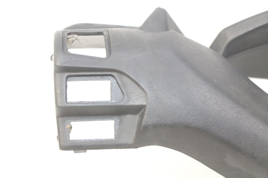 photo de CUBIERTA DEL MANILLAR DEL INTERRUPTOR DE LUCES. YAMAHA XMAX X-MAX 125 (2006 - 2009) - Marcados y referencias originales