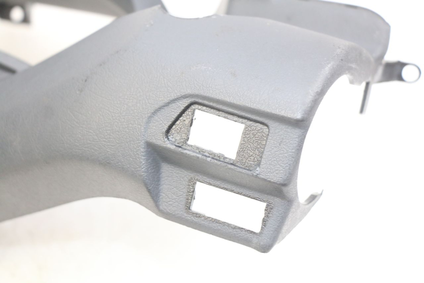 photo de CUBIERTA DEL MANILLAR DEL INTERRUPTOR DE LUCES. YAMAHA XMAX X-MAX 125 (2006 - 2009) - Primer plano de alta resolución