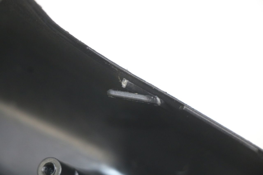 photo de CUBIERTA DEL MANILLAR DEL INTERRUPTOR DE LUCES. YAMAHA XMAX X-MAX 125 (2006 - 2009) - Primer plano técnico