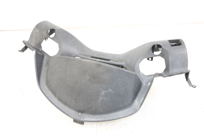 photo de CUBIERTA DEL MANILLAR DEL INTERRUPTOR DE LUCES. YAMAHA XMAX X-MAX 125 (2006 - 2009) - Primer plano técnico