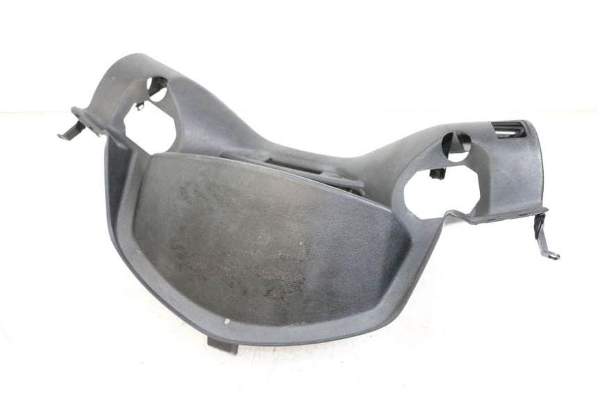 photo de CUBIERTA DEL MANILLAR DEL INTERRUPTOR DE LUCES. YAMAHA XMAX X-MAX 125 (2006 - 2009) - Primer plano técnico