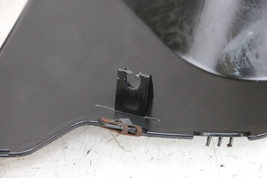 photo de CUBIERTA DEL MANILLAR DEL INTERRUPTOR DE LUCES. YAMAHA XMAX X-MAX 125 (2006 - 2009) - Estado de la superficie y material