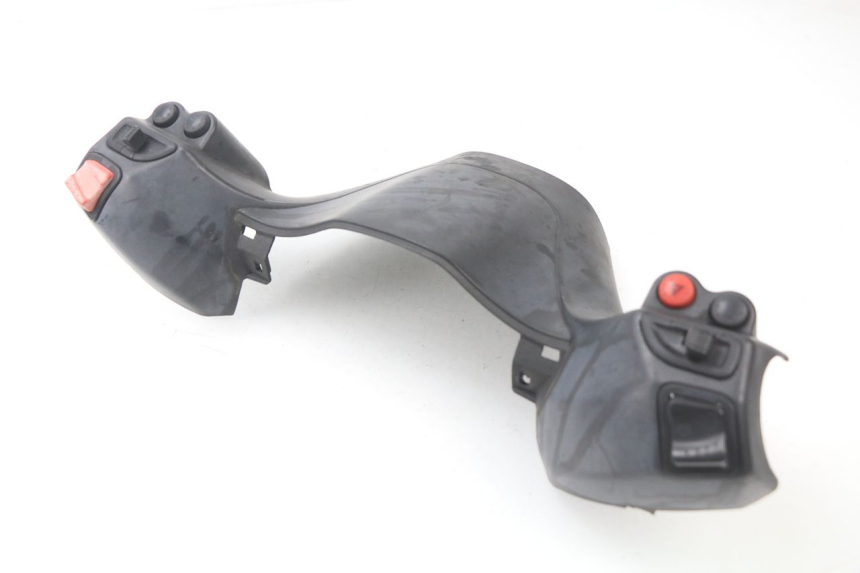 photo de TAPA MANILLAR CONMUTADOR PIAGGIO X9 125 (2000 - 2003) - Detalles de los puntos de fijación
