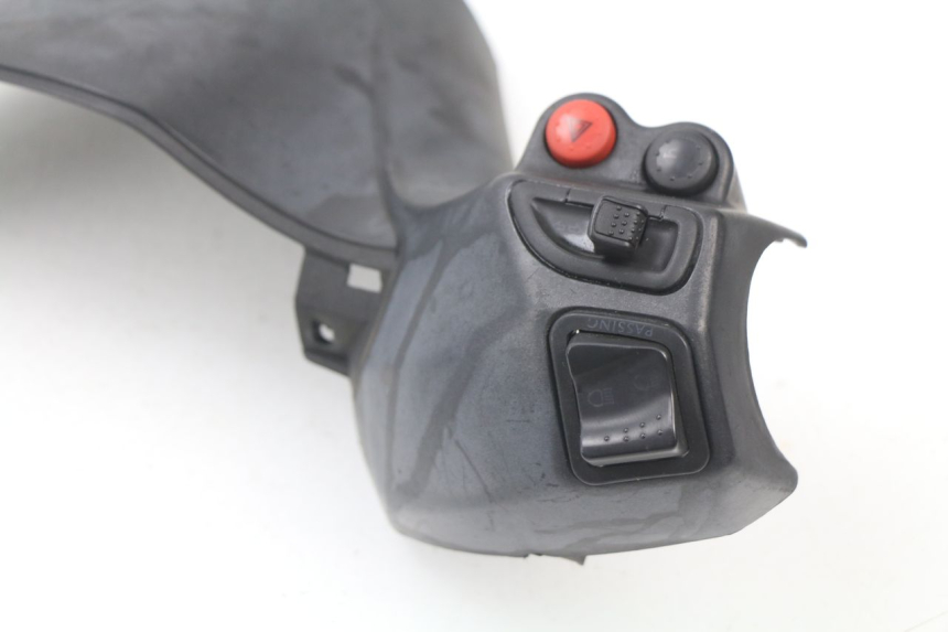 photo de TAPA MANILLAR CONMUTADOR PIAGGIO X9 125 (2000 - 2003) - Estado de la superficie y material