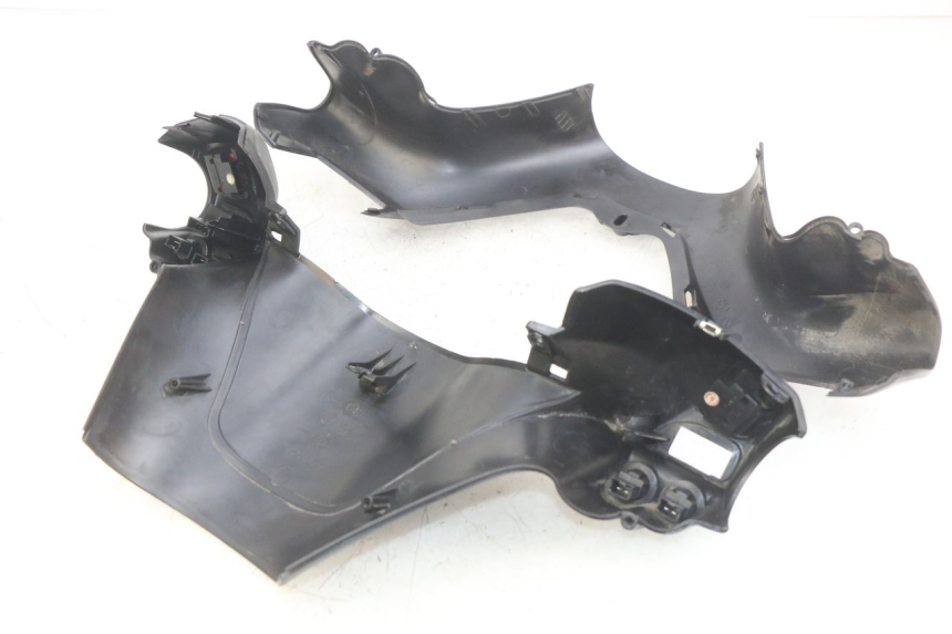 photo de CUBIERTA DEL MANILLAR DEL INTERRUPTOR DE LUCES. PIAGGIO XEVO - X EVO 125 (2007 - 2017) - Zoom sobre los componentes