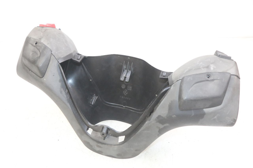 photo de CUBIERTA DEL MANILLAR DEL INTERRUPTOR DE LUCES. PIAGGIO XEVO - X EVO 125 (2007 - 2017) - Detalles de los puntos de fijación