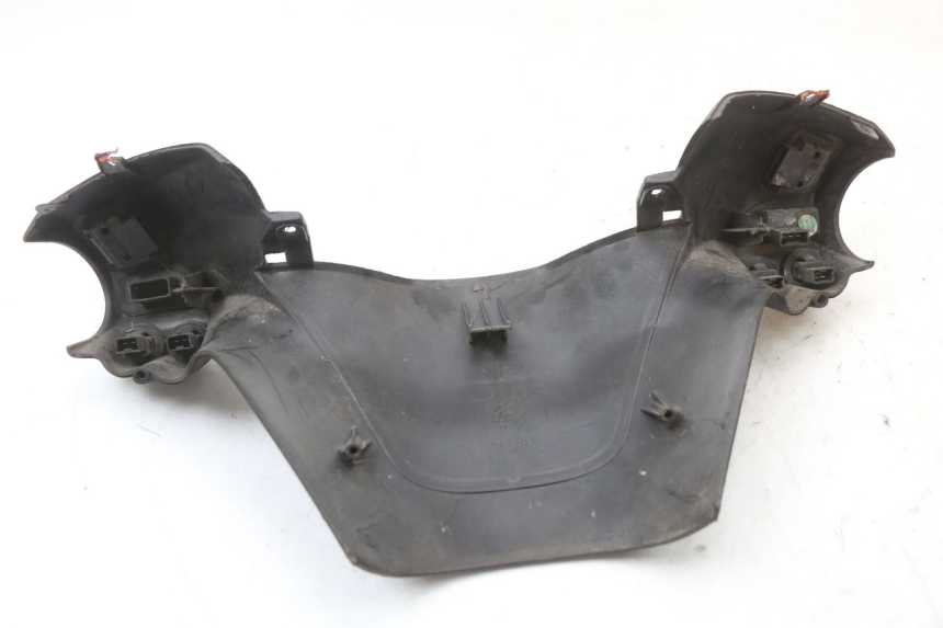 photo de CUBIERTA DEL MANILLAR DEL INTERRUPTOR DE LUCES. PIAGGIO XEVO - X EVO 125 (2007 - 2017) - Primer plano técnico