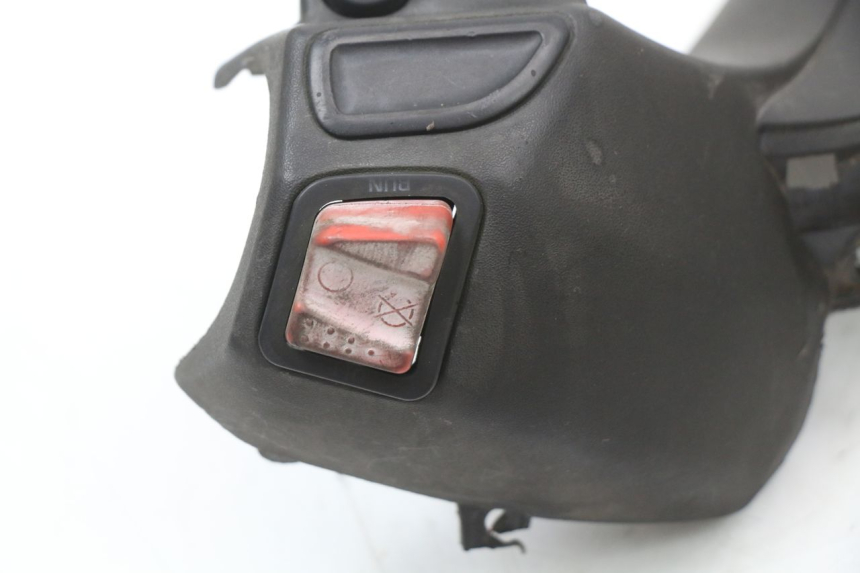 photo de CUBIERTA DEL MANILLAR DEL INTERRUPTOR DE LUCES. PIAGGIO XEVO - X EVO 125 (2007 - 2017) - Estado de la superficie y material