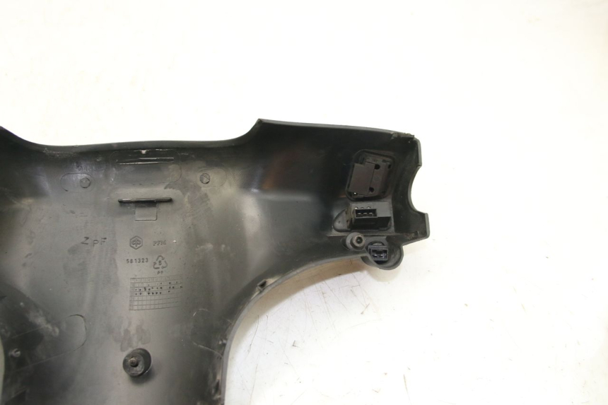 photo de CUBIERTA DEL MANILLAR DEL INTERRUPTOR DE LUCES. PIAGGIO ZIP 4T 50 (2018 - 2020) - Zoom estado de uso