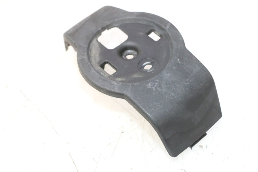 photo de TAPA MANILLAR GILERA GP 800 (2007 - 2013) - Detalle de la pieza