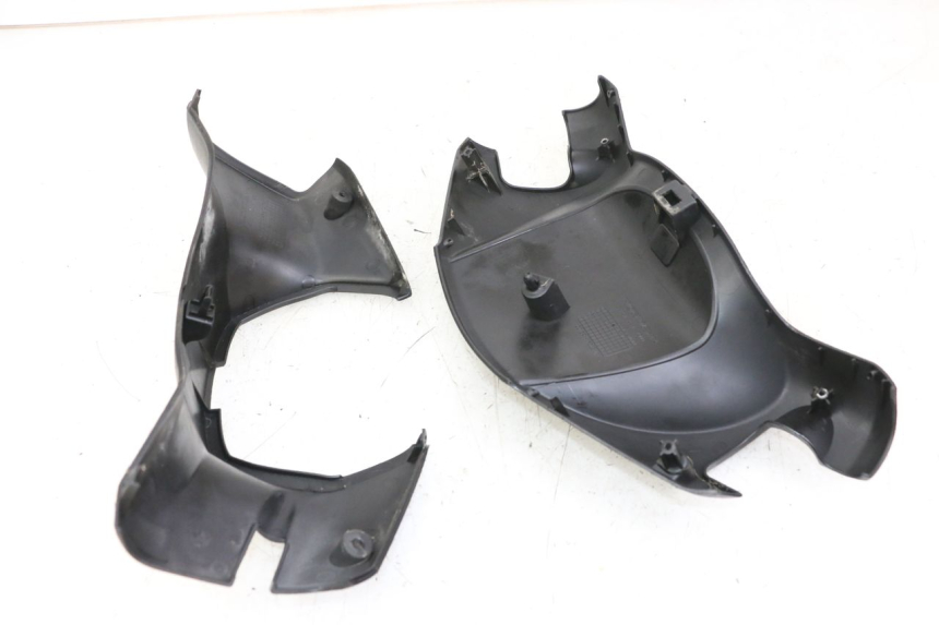 photo de TAPA MANILLAR HONDA FES S-WING SWING 125 (2007 - 2015) - Detalles de los puntos de fijación