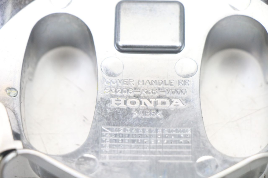 photo de TAPA MANILLAR HONDA PCX (JF57/JF64) 125 (2014 - 2018) - Detalles de los puntos de fijación