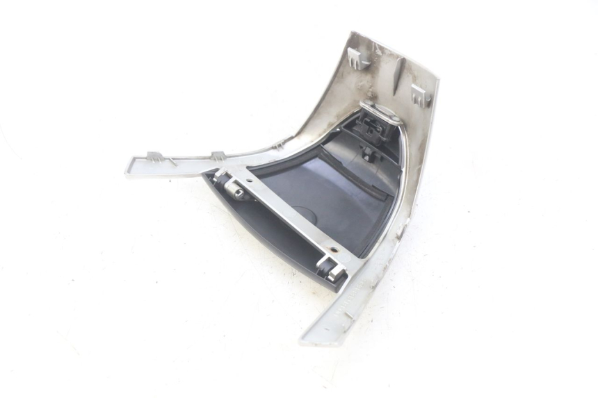 photo de CUBIERTA DEL MANILLAR YAMAHA HW XENTER 125 (2011 - 2017) - Primer plano técnico