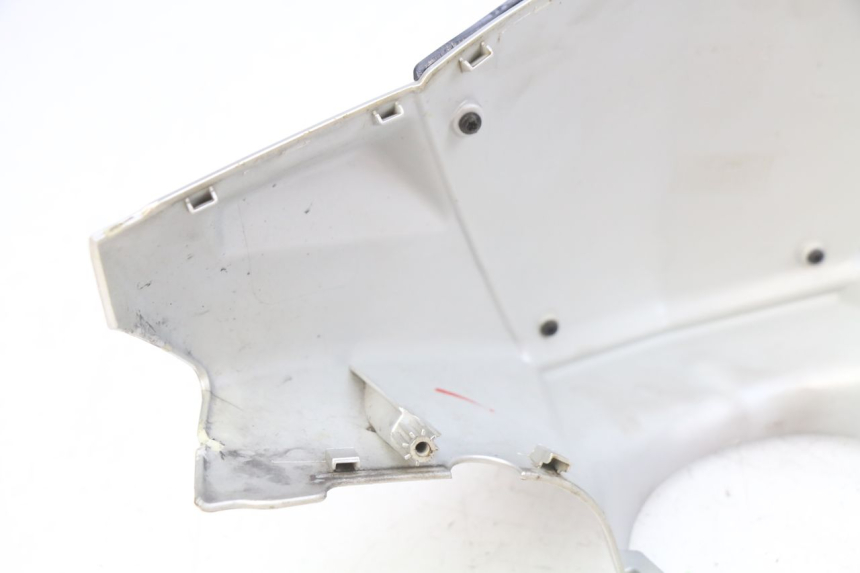 photo de CUBIERTA DEL MANILLAR PEUGEOT KISBEE 2T 50 (2010 - 2017) - Primer plano de alta resolución