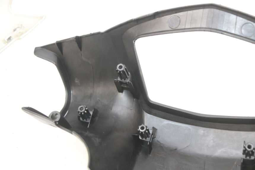 photo de CUBIERTA DEL MANILLAR PEUGEOT KISBEE 2T 50 (2010 - 2017) - Enfoque en la estructura