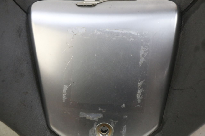 photo de CUBIERTA DEL MANILLAR PIAGGIO MP3 LT 400 (2007 - 2012) - Detalle de la pieza
