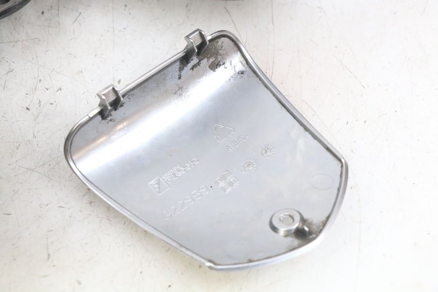 photo de CUBIERTA DEL MANILLAR PIAGGIO MP3 LT 400 (2007 - 2012) - Vista general del producto