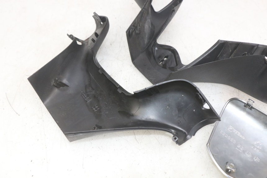photo de CUBIERTA DEL MANILLAR PIAGGIO MP3 LT 400 (2007 - 2012) - Marcados y referencias originales