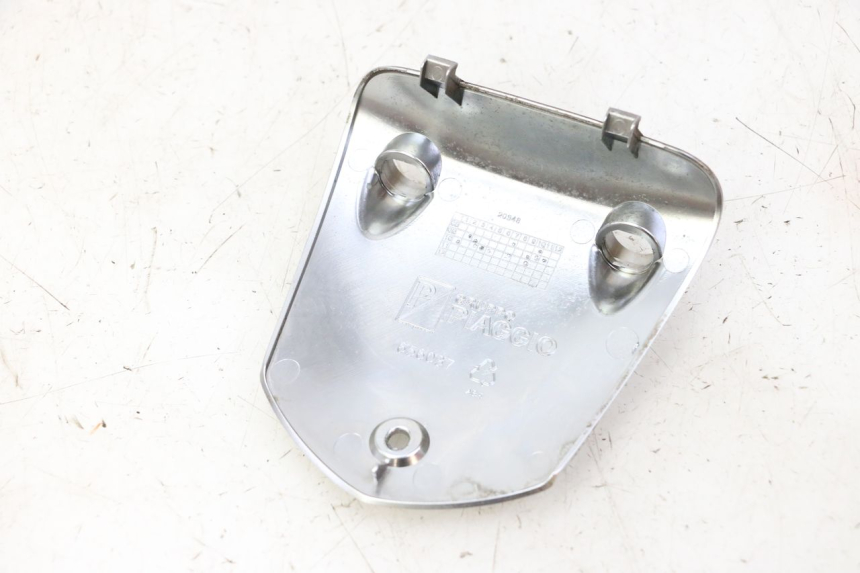 photo de CUBIERTA DEL MANILLAR PIAGGIO MP3 LT 300 (2010 - 2016) - Detalle de la pieza