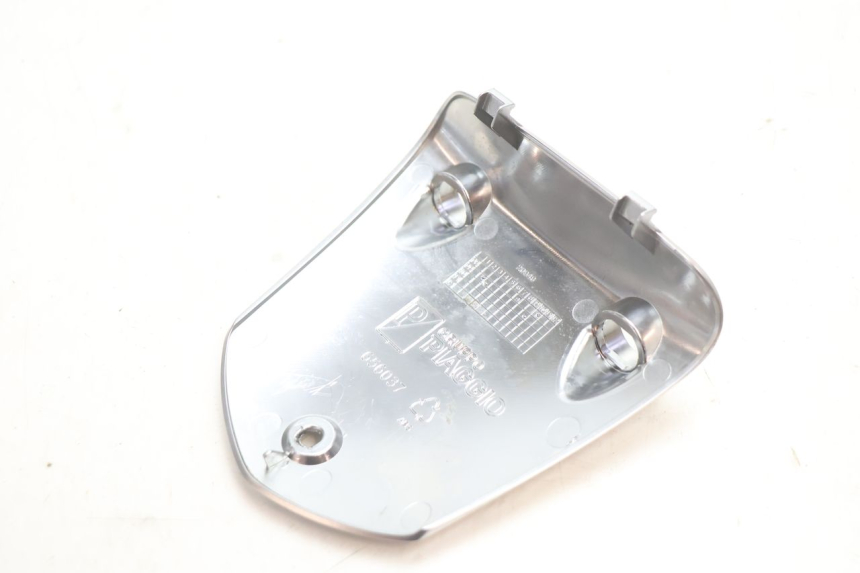 photo de CUBIERTA DEL MANILLAR PIAGGIO MP3 LT 300 (2010 - 2016) - Otra perspectiva