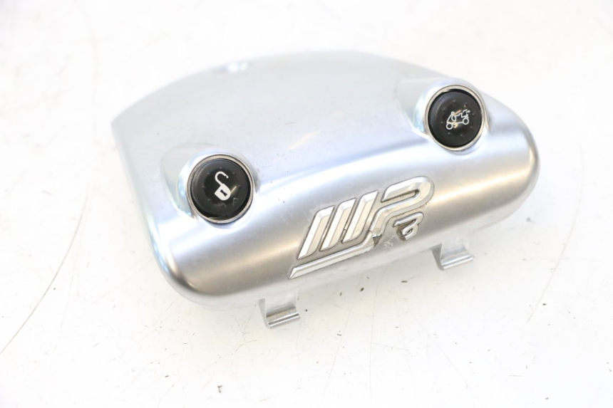 photo de CUBIERTA DEL MANILLAR PIAGGIO MP3 LT 400 (2007 - 2012) - Detalle de la pieza