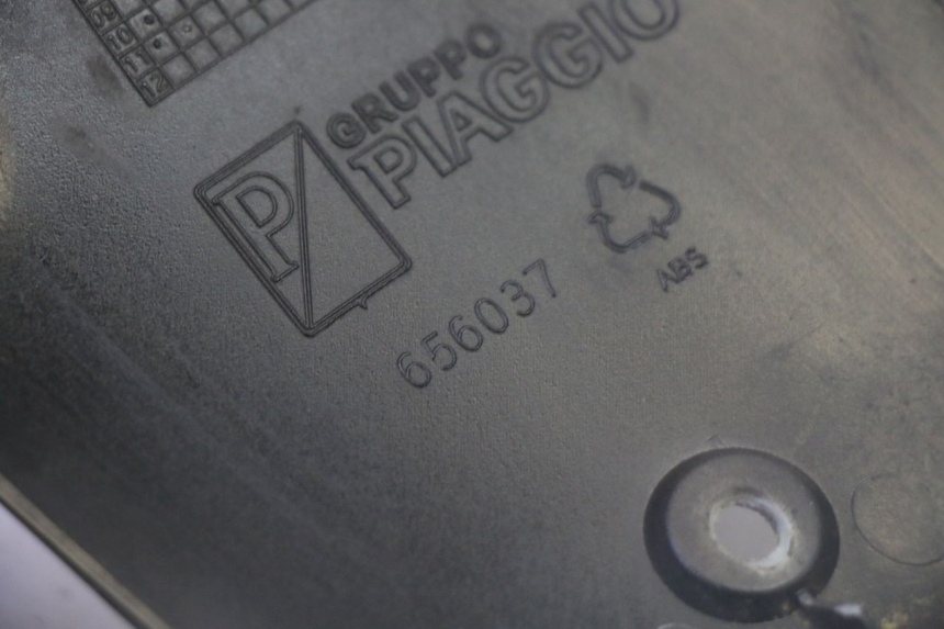 photo de CUBIERTA DEL MANILLAR PIAGGIO MP3 500 (2011 - 2015) - Detalles de los puntos de fijación