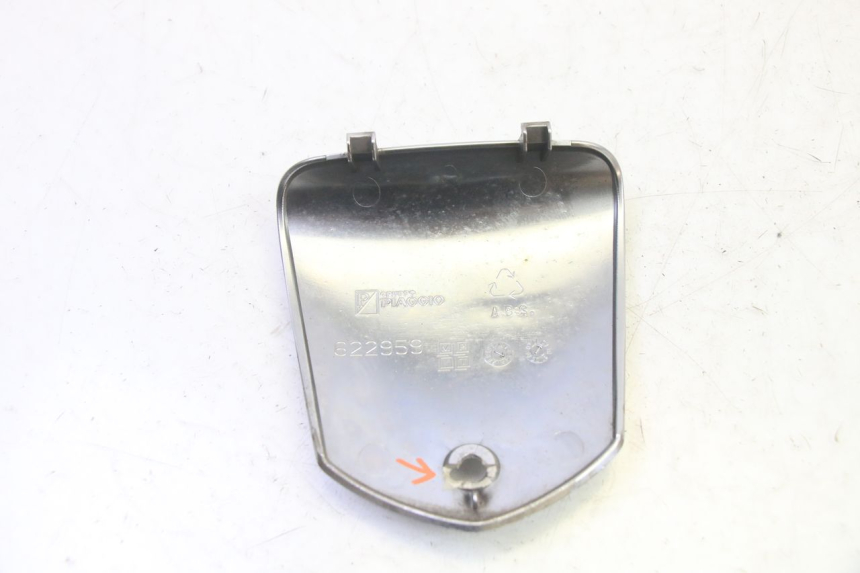 photo de TAPA MANILLAR PIAGGIO MP3 RL 250 (2006 - 2010) - Primer plano técnico