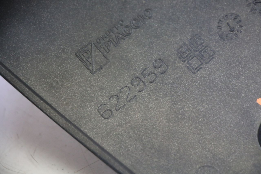 photo de TAPA MANILLAR PIAGGIO MP3 125 (2006 - 2014) - Vista general del producto