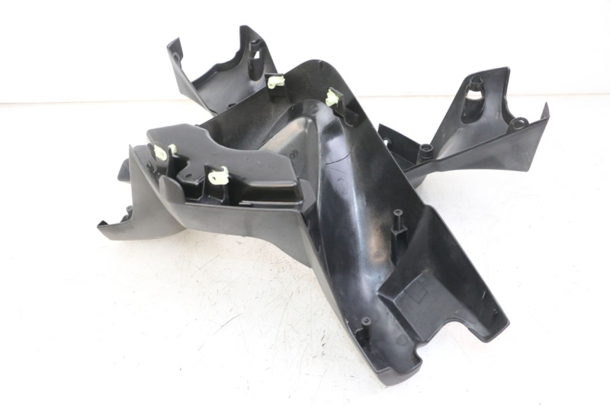 photo de TAPA MANILLAR PEUGEOT SATELIS 125 (2010 - 2012) - Detalles de los puntos de fijación