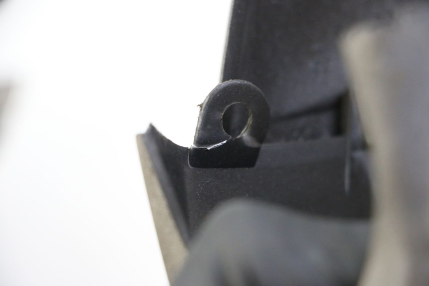 photo de CUBIERTA DEL MANILLAR PIAGGIO X8 125 (2004 - 2007) - Detalle de la pieza