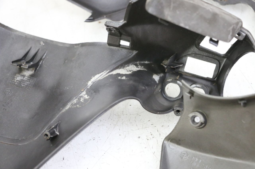 photo de CUBIERTA DEL MANILLAR PIAGGIO X8 125 (2004 - 2007) - Características distintivas